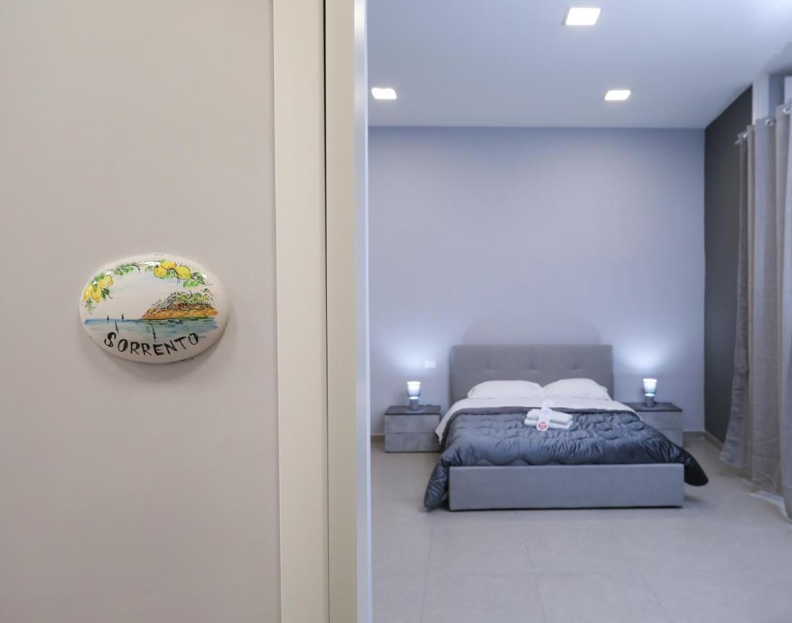 Residenza Esposito Economy Rooms เนเปิลส์ ภายนอก รูปภาพ