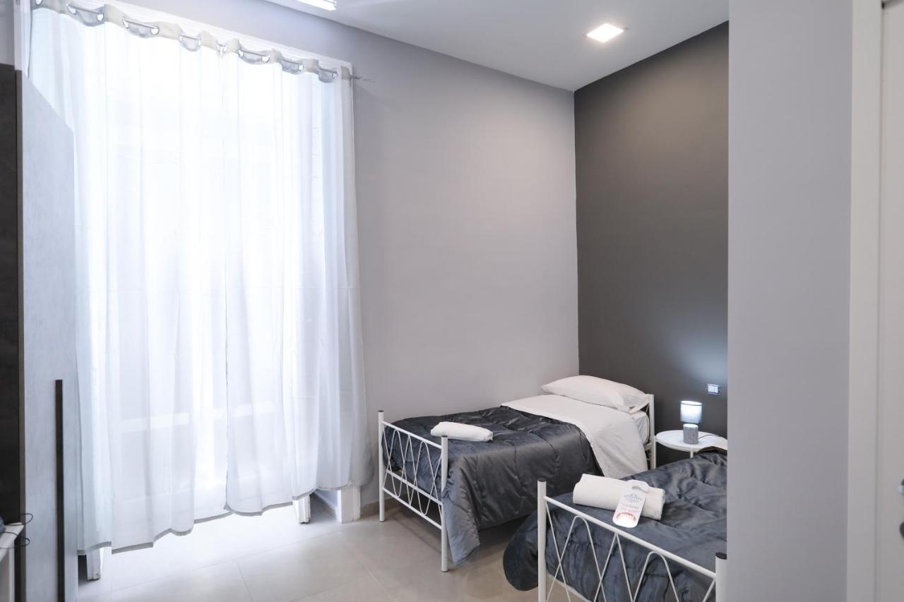 Residenza Esposito Economy Rooms เนเปิลส์ ภายนอก รูปภาพ