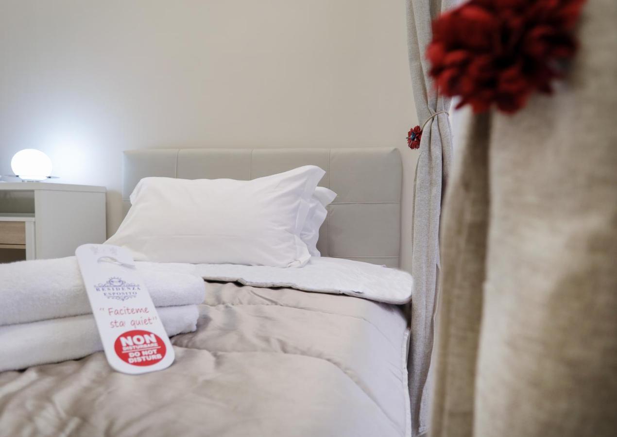 Residenza Esposito Economy Rooms เนเปิลส์ ภายนอก รูปภาพ