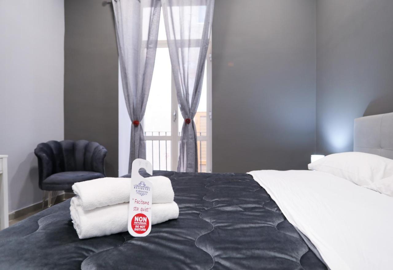 Residenza Esposito Economy Rooms เนเปิลส์ ภายนอก รูปภาพ