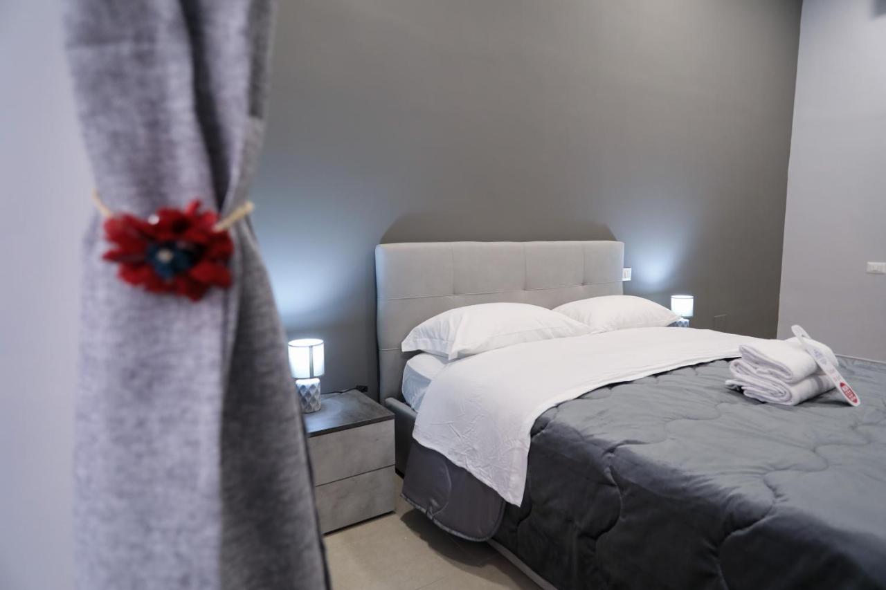 Residenza Esposito Economy Rooms เนเปิลส์ ภายนอก รูปภาพ