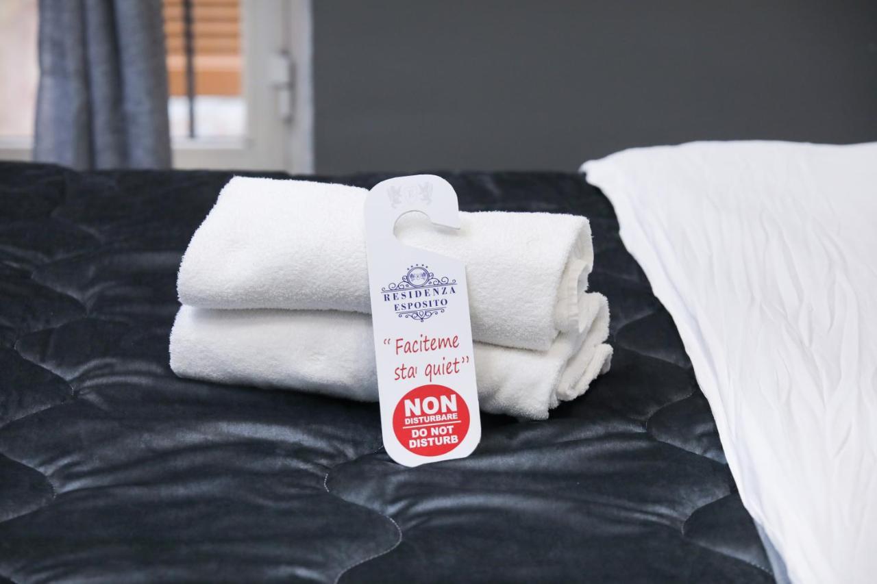 Residenza Esposito Economy Rooms เนเปิลส์ ภายนอก รูปภาพ
