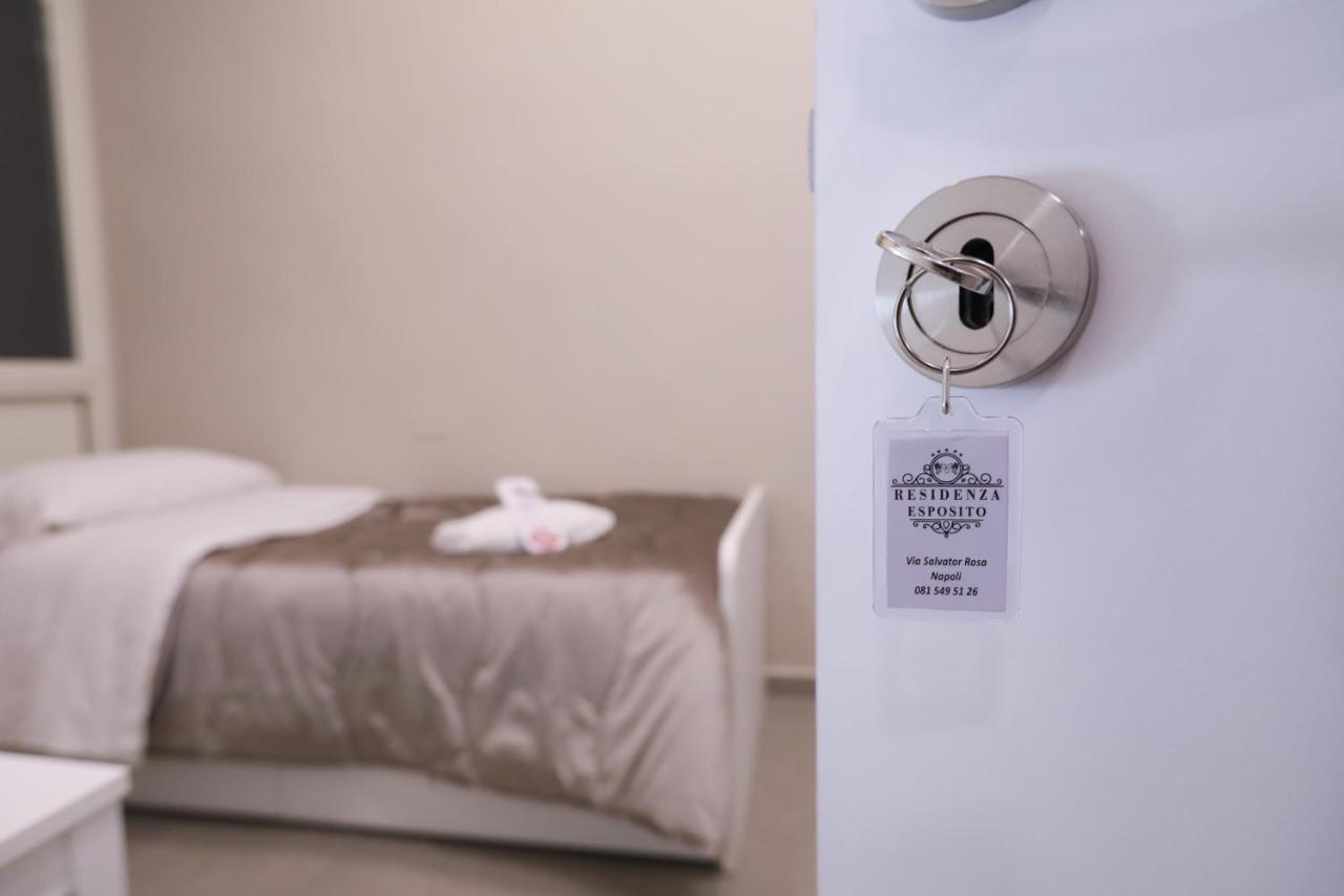 Residenza Esposito Economy Rooms เนเปิลส์ ภายนอก รูปภาพ