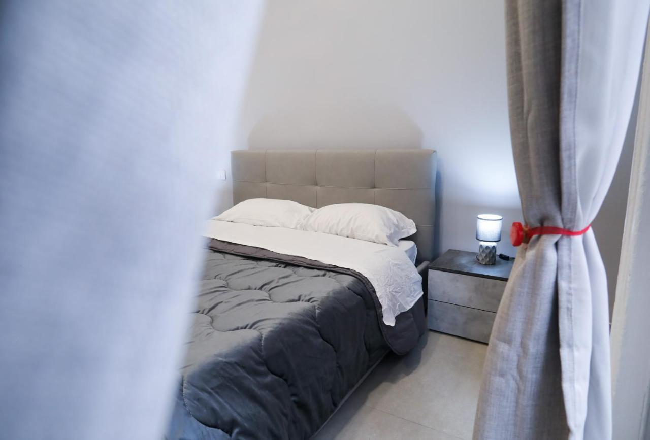 Residenza Esposito Economy Rooms เนเปิลส์ ภายนอก รูปภาพ