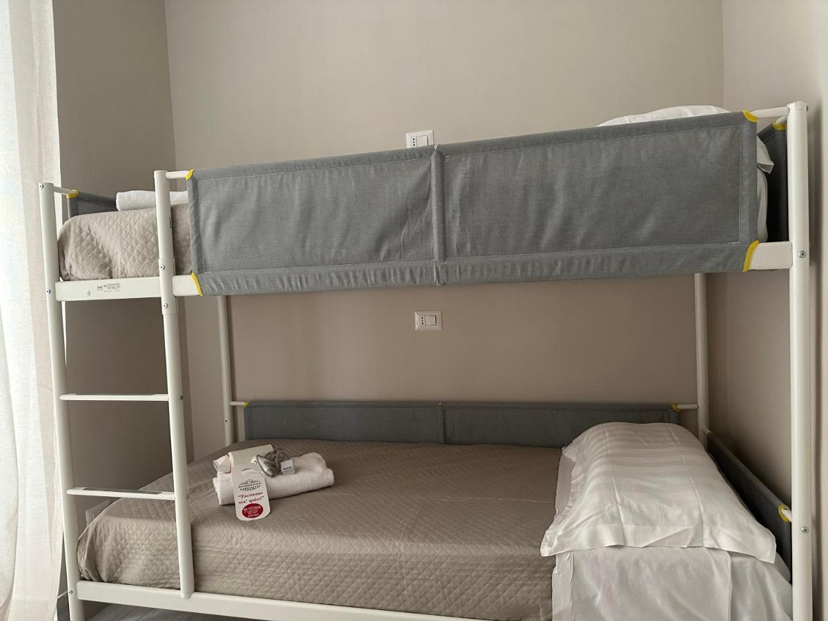 Residenza Esposito Economy Rooms เนเปิลส์ ภายนอก รูปภาพ