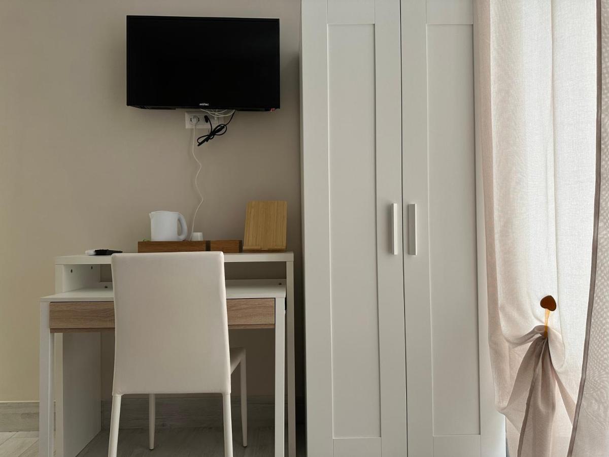 Residenza Esposito Economy Rooms เนเปิลส์ ภายนอก รูปภาพ