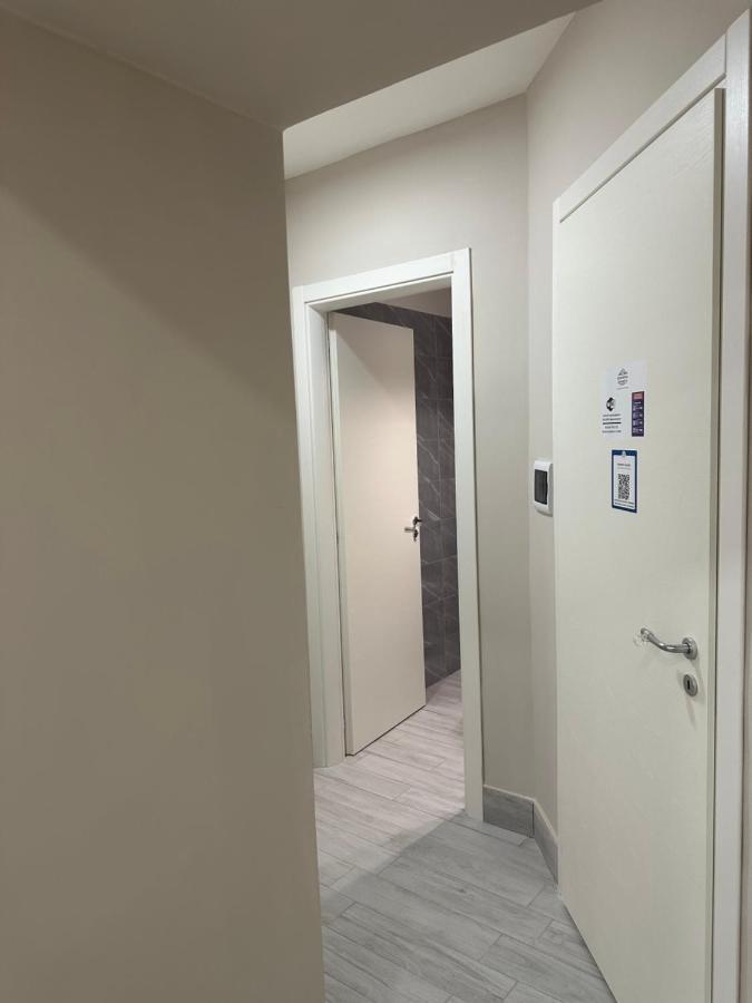 Residenza Esposito Economy Rooms เนเปิลส์ ภายนอก รูปภาพ