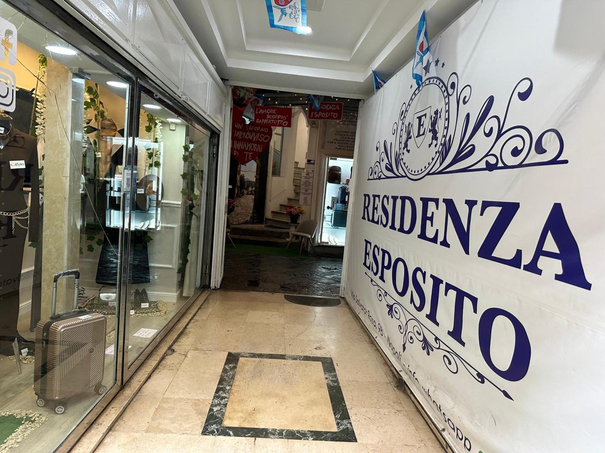 Residenza Esposito Economy Rooms เนเปิลส์ ภายนอก รูปภาพ