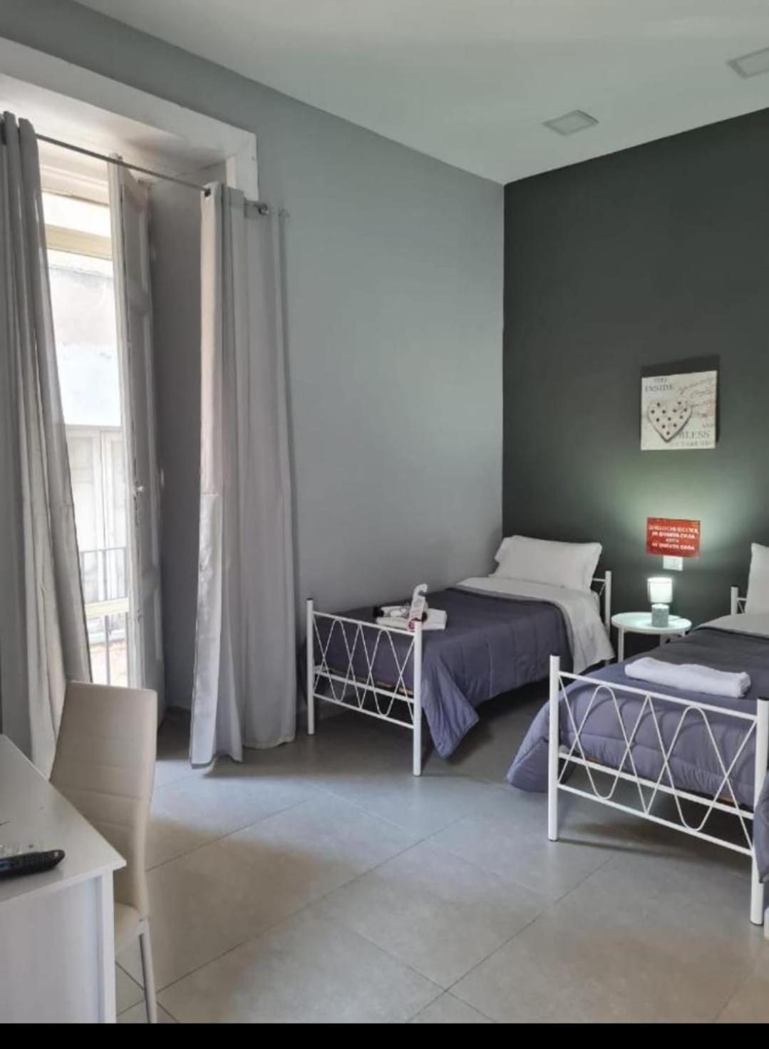 Residenza Esposito Economy Rooms เนเปิลส์ ภายนอก รูปภาพ